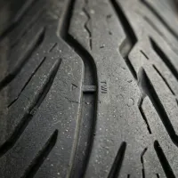 O que é o TWI e como saber a hora exata de trocar o pneu da moto?