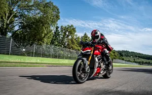 Foto da moto Ducati Streetfighter V4 S modelo Naked — Ficha técnica e especificações completas