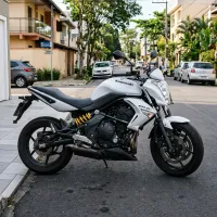 Foto da moto Kawasaki ER-6n modelo Naked — Ficha técnica e especificações completas