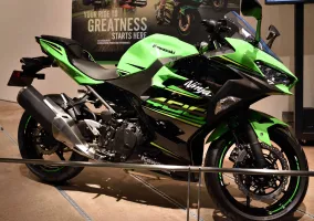 Foto da moto Kawasaki Ninja 400 modelo Esportivas — Ficha técnica e especificações completas
