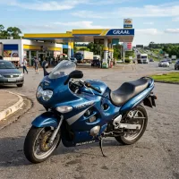 Foto da moto Suzuki GSX 750F modelo Esportivas — Ficha técnica e especificações completas