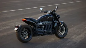 Foto da moto Triumph Rocket 3 R modelo Custom — Ficha técnica e especificações completas