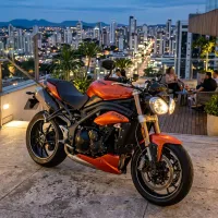 Foto da moto Triumph Speed Triple 1050 modelo Naked — Ficha técnica e especificações completas