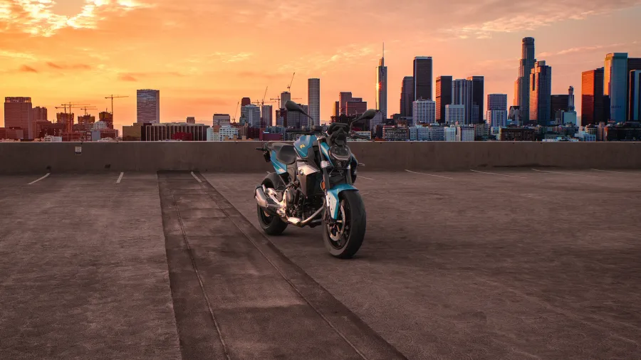 Foto da moto BMW F 900 R modelo Naked — Ficha técnica e especificações completas